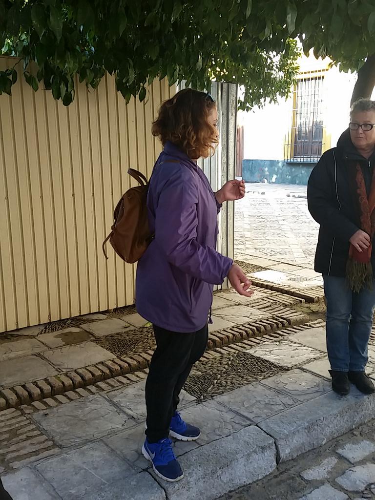 jcastanv's tweet photo. Ruta por Santa Cruz #feelsevilla http://t.co/z8o4EbG8RA