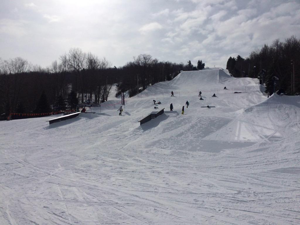 bigboulderPARK's tweet photo. #carveforcancer Rail Jam set to drop at 12p. Suns out, Guns out! http://t.co/c2OCMsJEYe