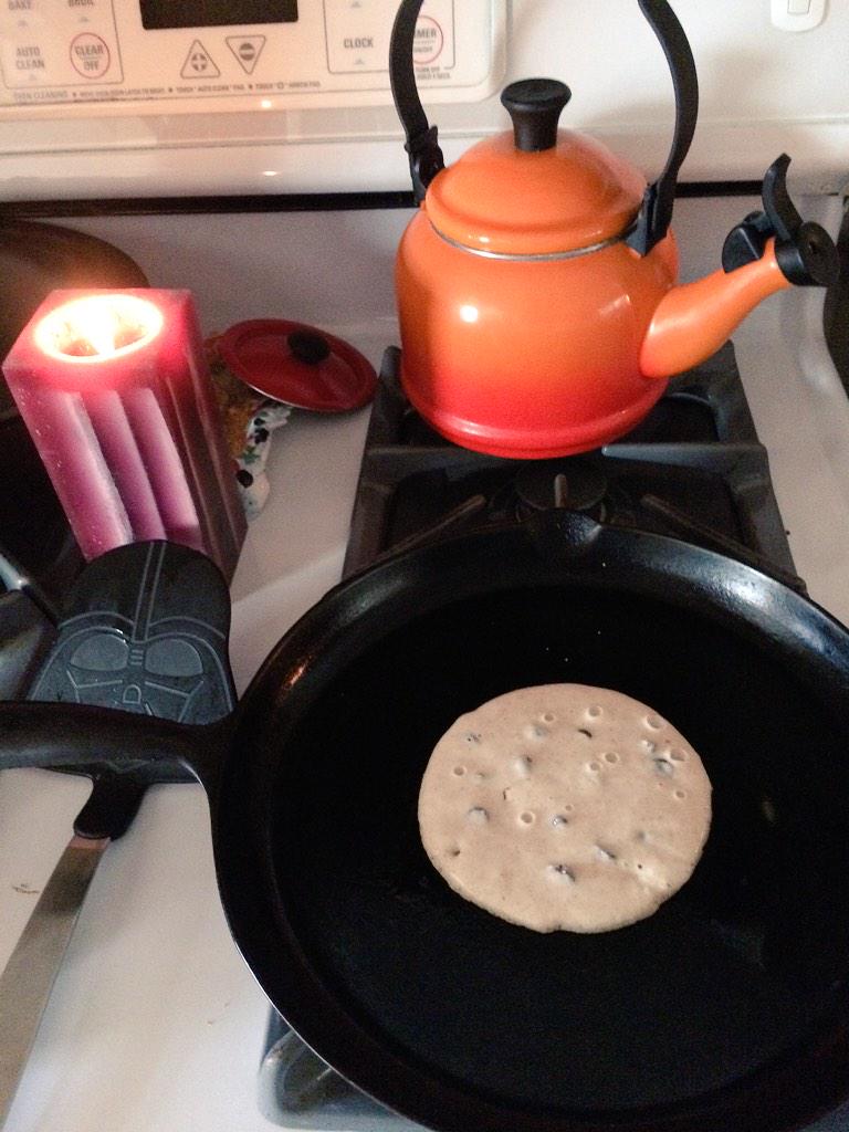 pennyc's tweet photo. Cooking breakfast by candlelight may be a bit romantic, but I'd rather have my electricity back. #20HoursAndCounting http://t.co/Zm8J5LSGHB