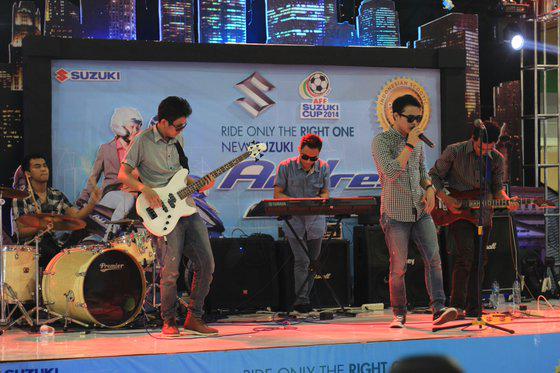 Yuukkk Follow <a href="/Ziel_Band/">ZIEL BAND</a> lagunya keren2 lho n personilnya cakep2 hihi cc : <a href="/dedeputra_22/">dede</a> @izalharson <a href="/yogaarisp/">Yoga Aris P</a>