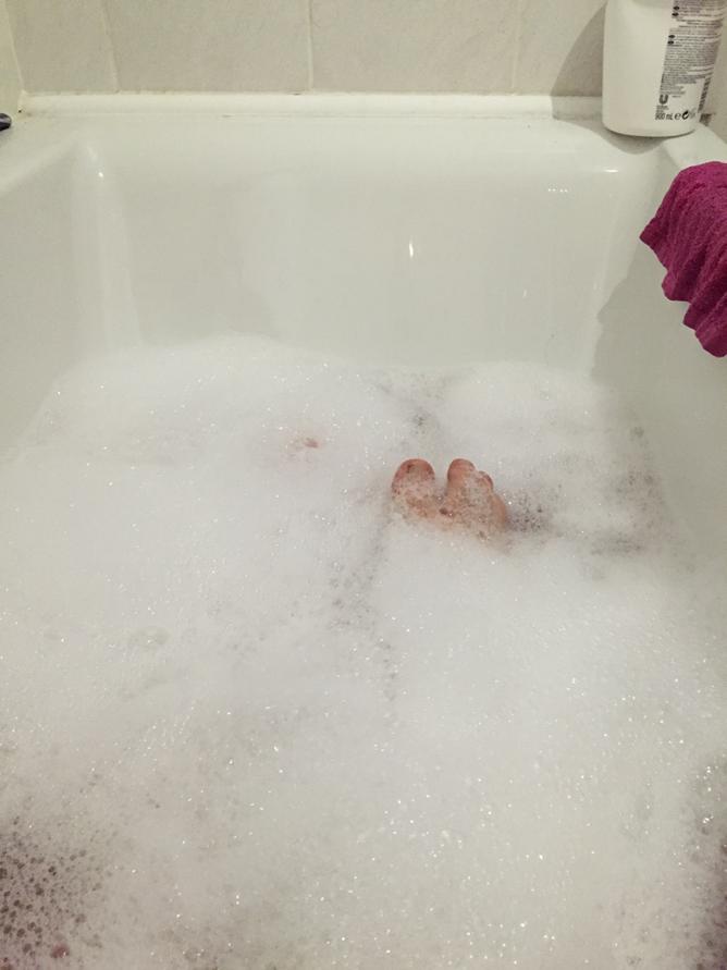 MistressKeyheld's tweet image. Nice soak, lovely and warm @Keyheld fancy a soak !
