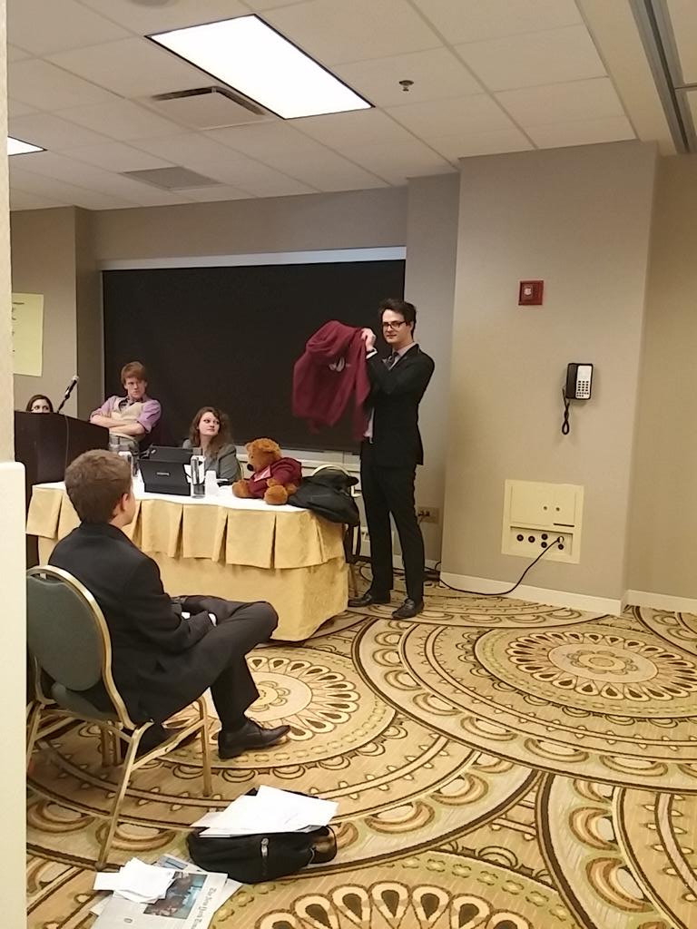 laRepubblica2's tweet photo. Look who I found! #imnotstalking #MUNUC #gavelgrams http://t.co/1XYCxZR45P