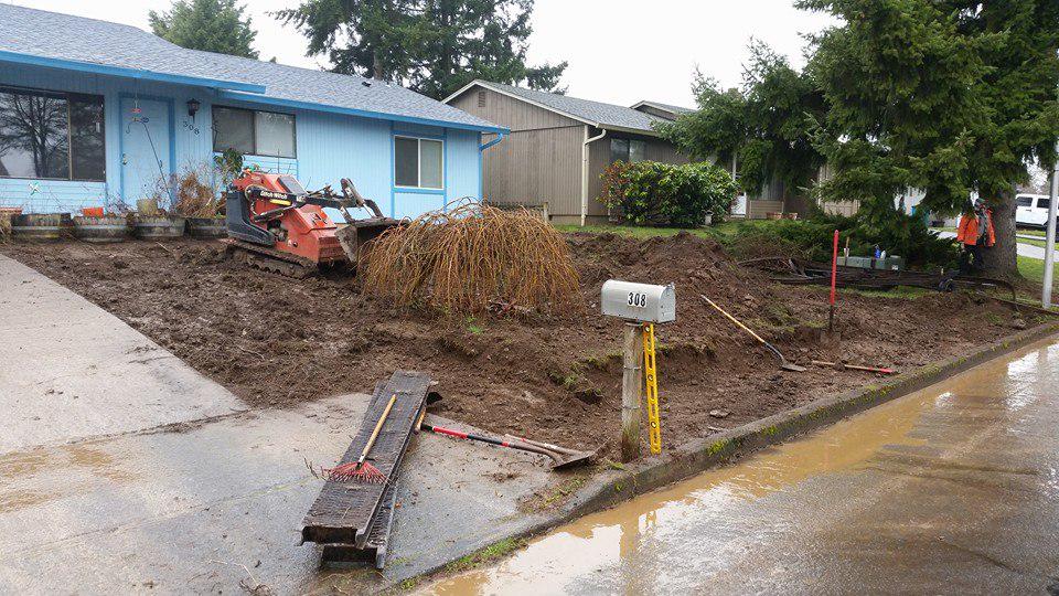 woodylandscapes's tweet photo. Just finished this #frontyardlandscaping including #retainingwall, #paverpath #soil and #sodlawn in #VancouverWA http://t.co/g7q8NJWEU8