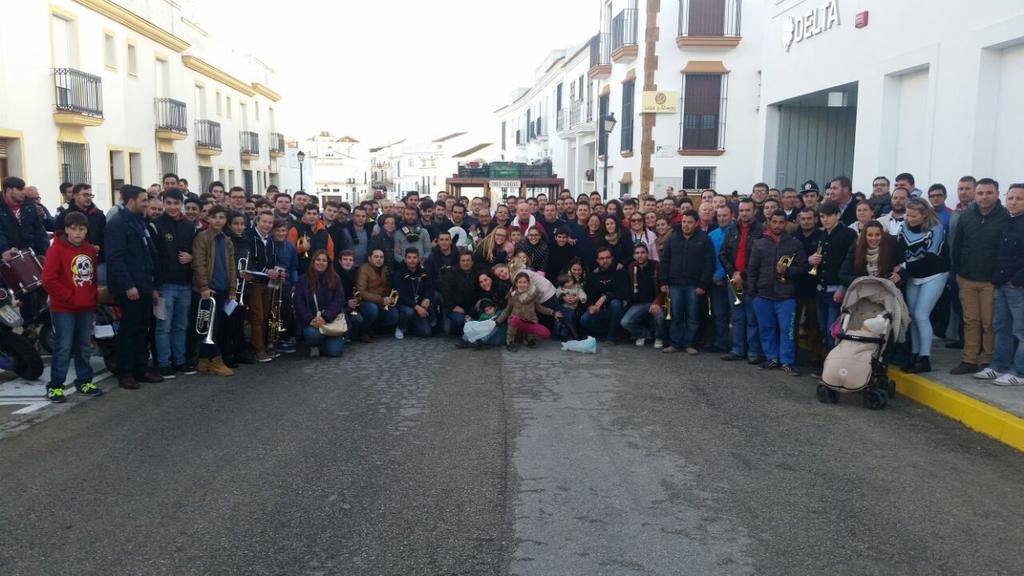 HdadTresCaidas's tweet photo. Gracias a la Cuadrilla de Costaleros de la Hermandad, a @JuvTresCaidas a @CoroTresCaidasA #75Aniversario (2/2) http://t.co/O7h6S27JFo