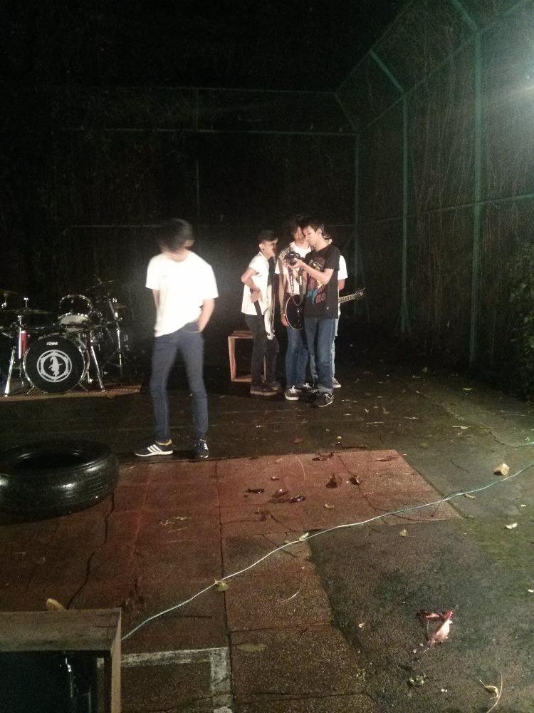 VangothRecords's tweet photo. Aya naon uy.. Ngarariung kitu bebeja atuh ka kami.. @riseof_empire http://t.co/GFchZzUQL5