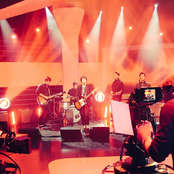 TNLUK's tweet photo. Not long to wait! We're with @texastheband as they get ready for tonight's performance #BackstageReporting http://t.co/8k3UTG6ccg
