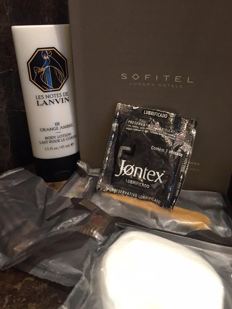 GDeltel's tweet photo. How to tell you're in a French hotel? http://t.co/um6vP9q7r3