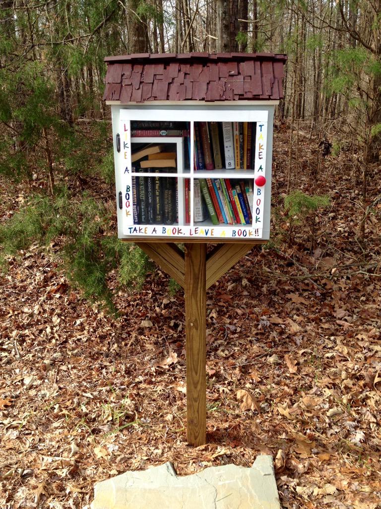 FlyersRusNC's tweet photo. I came across this Gem on one of our routes. As a book lover this is an awesome sight! http://t.co/F88yXjBr69