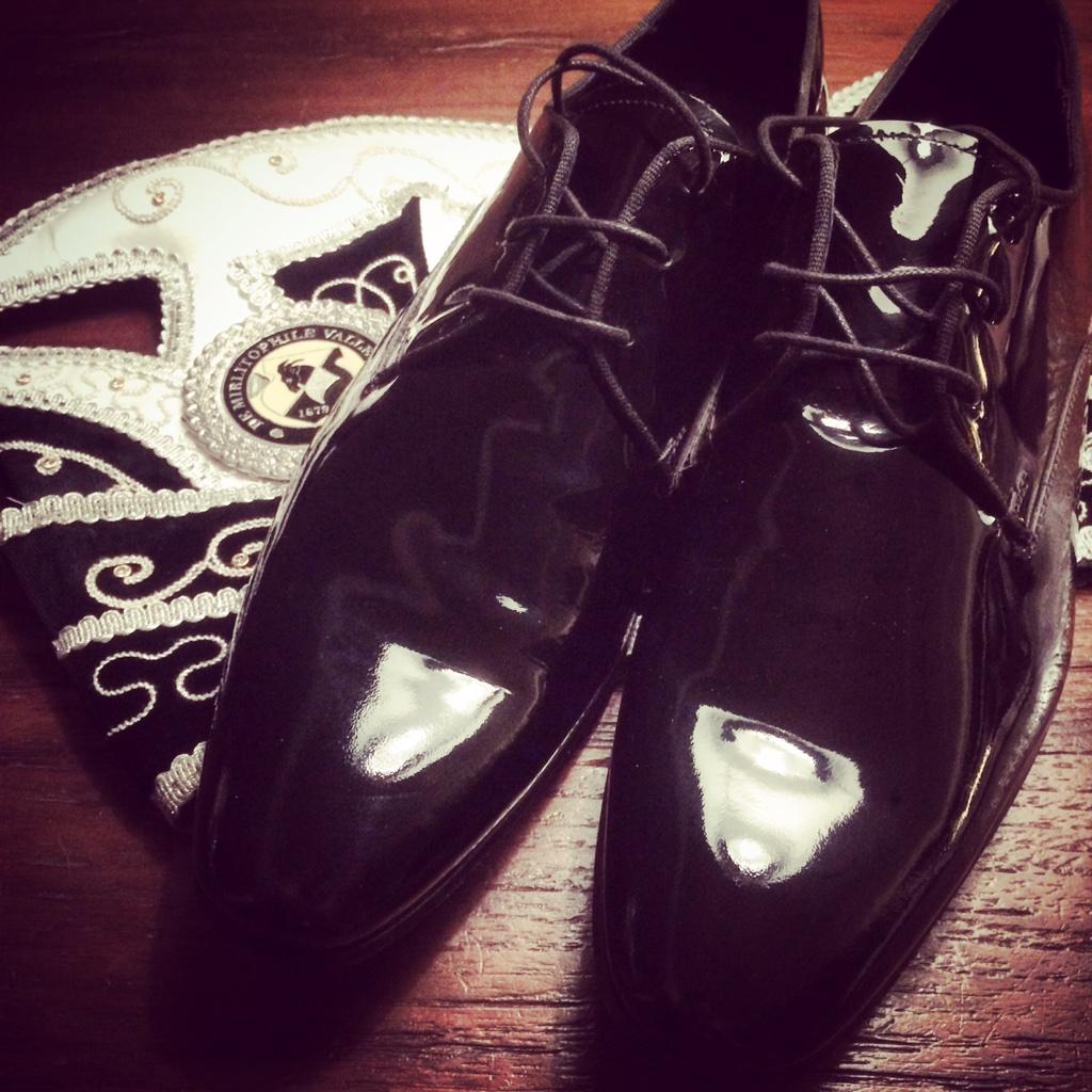 De lakschoenen extra goed opboenen voor het #Prinsebal vanavond! #Gala <a href="/Hotelvoncken/">Hotel & Rest Voncken</a>
