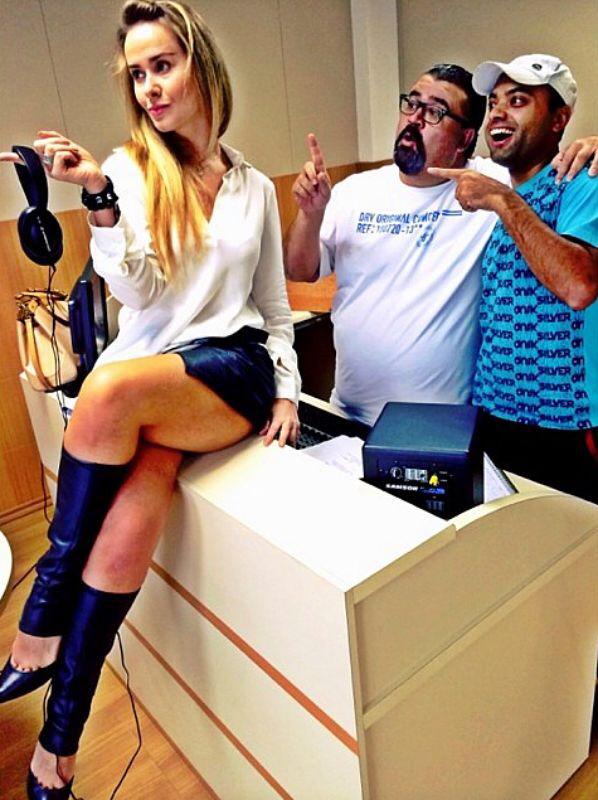 LolaMelnick_MDV's tweet photo. E amanhã domingão,
tem reprise às 9:40H #MulherDeVanguarda🎊💕🎉🙌 com @lolamelnick &Babu!
#sucesso #vanguardaAM http://t.co/6bf9ewQev0