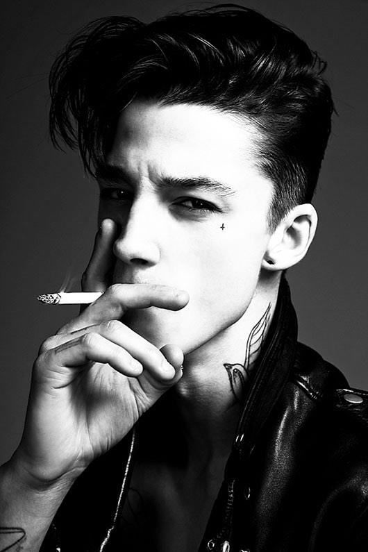 Screw that basic line how about you just do me a solid and rt?