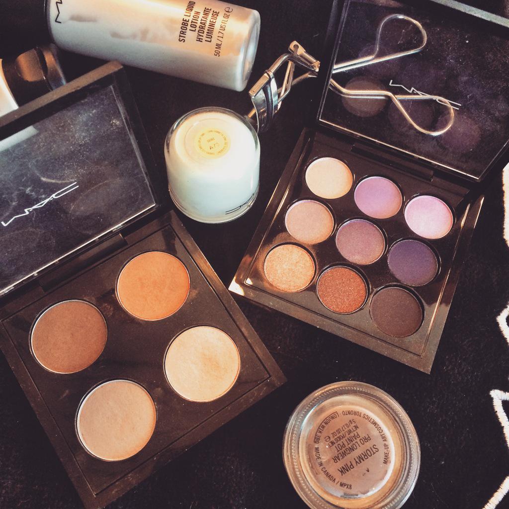 It's a palette kind of Sunday! Custom brow palette by me and my new fave kit addition! #eyesby9palette #comingsoon