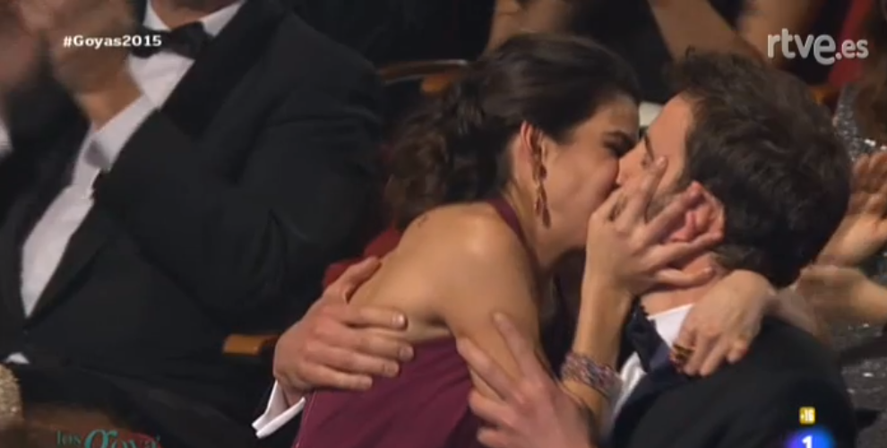 AlbaGutif's tweet photo. "@ElHuffPost: "Yo me quedo con la peana y tú te quedas con el cabezón.Va por ti Clara".#Goya2015 http://t.co/q3WuEQdh8G" #HeMuertoDeAmor😍