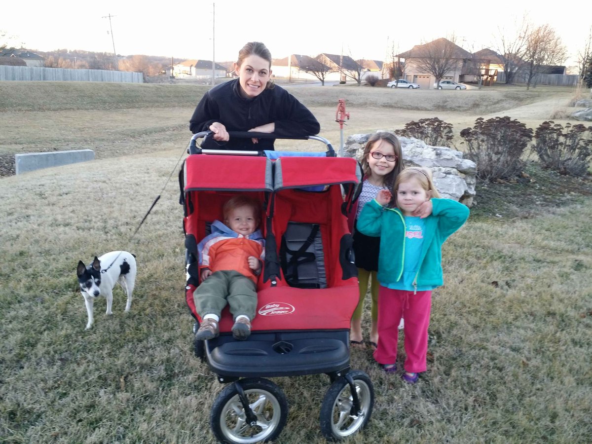 Ethan_Forhetz's tweet photo. Now THIS is my kind of February!  A walk at sunset!  #recordhightemperature http://t.co/6OLysudk27