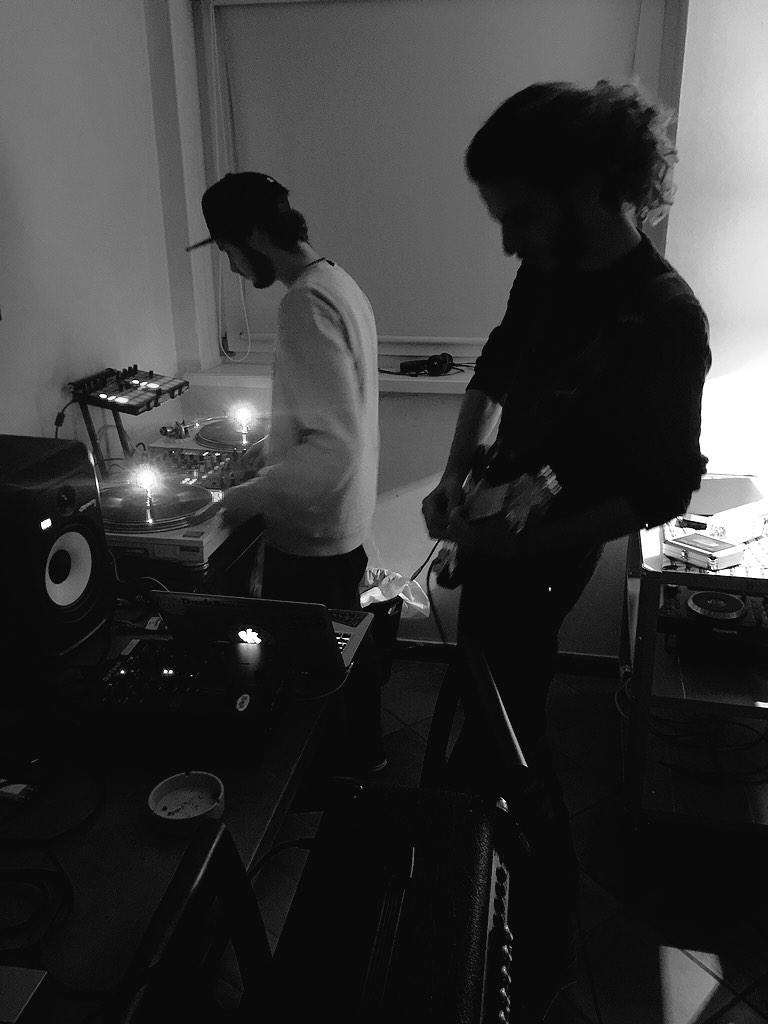 Una serata di ordinaria follia... #pleasureseeker #follia #genio #djset #guitarHeros #SantinoRocchetti