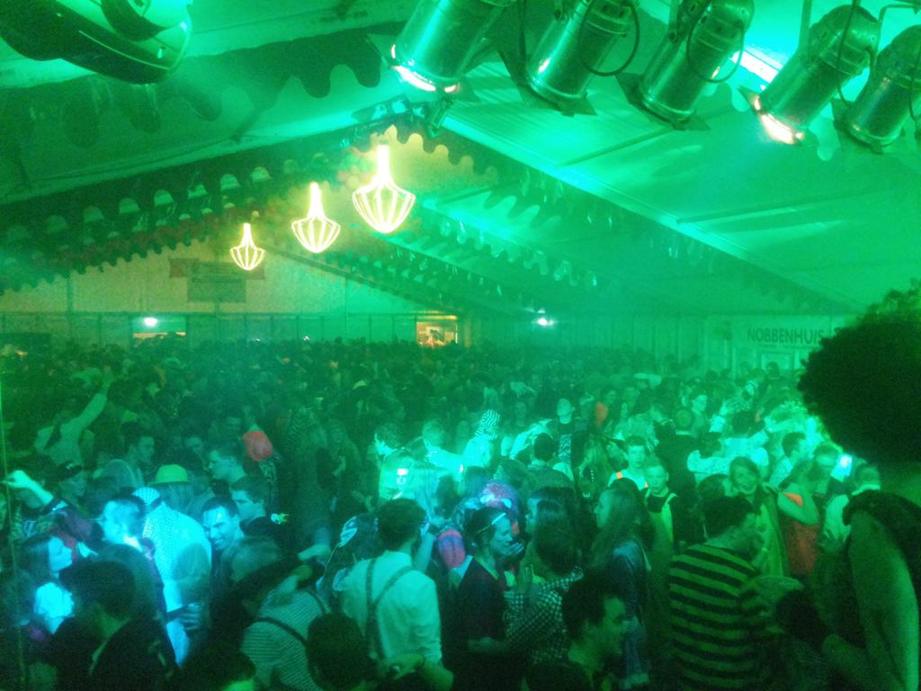 1 uur en de tent nog steeds goed vol hier in Langeveen.