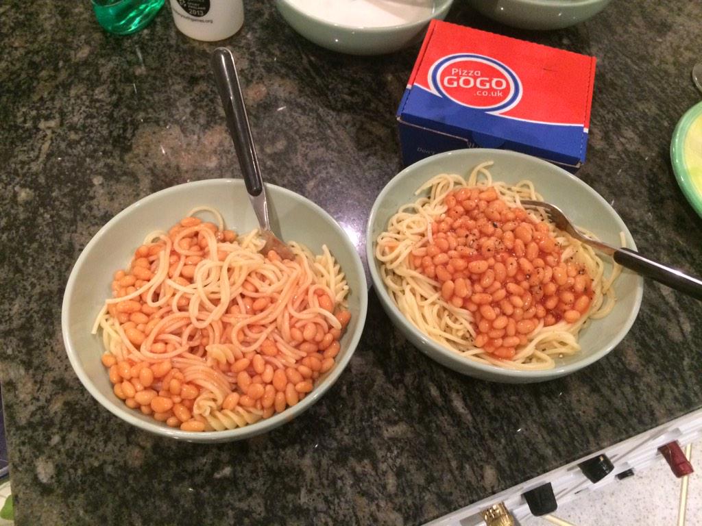 alexcarson3898's tweet photo. Cooking up a gourmet meal with @akaRidders... Inspiration from the shithole #leesons #lymeregis http://t.co/J9fAZvqKnu