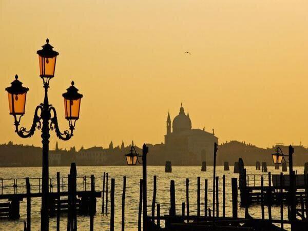 _Paisajes_'s tweet photo. Atardece en Venecia, Italia. http://t.co/ZRCB571IKB