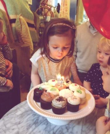 srslykit's tweet photo. in all seriousness ,, happy birthday to my princess. four is too old and you can stop growing now☺️👶🎉🎈 http://t.co/zMBYvXyhhD