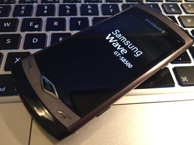 Cinquetacche's tweet photo. #riesumazione... #SamsungWave #Bada... http://t.co/2i7znRi0YG