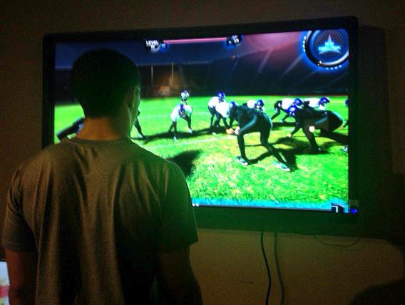 AxonSports's tweet photo. Jacob Hagen (@LibertyFootball) training on @AxonSports lab, TX @mjp360 #2015Draft #PathToTheDraft #TrainAbovetheNeck http://t.co/943zdikW4I