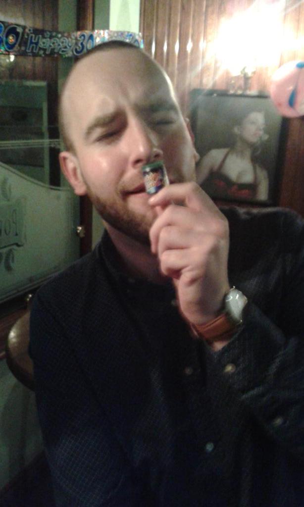 KearneyFolk's tweet photo. @AnthonyMurphy3 is on the poppers @MiskellPauric @Danny_f88 @paddytan7 #skinback http://t.co/feljhKd9FN
