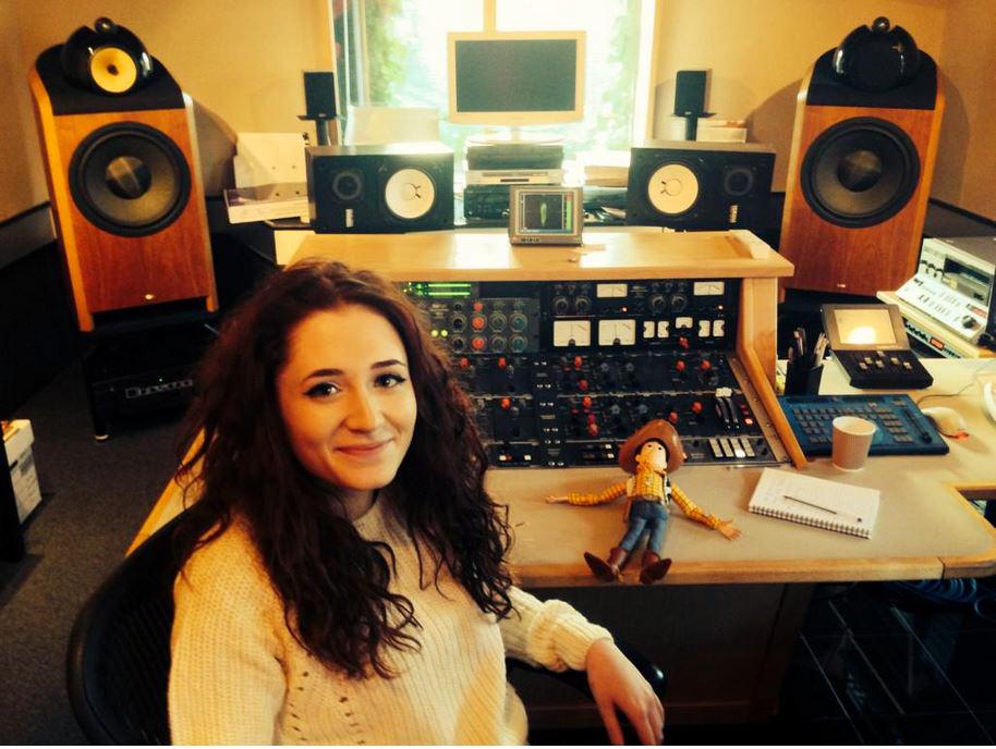 full01's tweet photo. Woody lending Janet a hand! #RunningWithScissors #janetdevlinlive @JanetJealousy http://t.co/zZGovanYZE