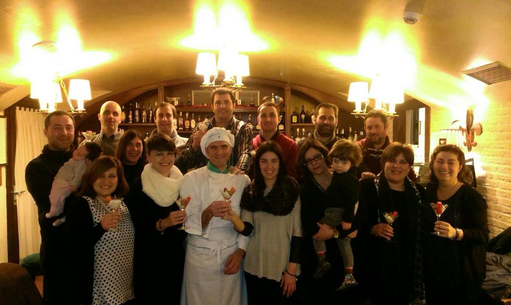 oliteinfo's tweet photo. RT@paradores: En el #Parador de #Olite disfrutando de su #tapa finalista del concurso de Paradores con Abel  😊 http://t.co/j1LsL3Udf6"