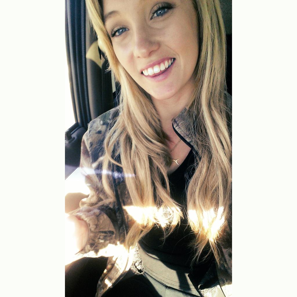 _shouldahadaV8's tweet photo. "@SexiestFaces: Quote this with a selfie you took today 😜 Follow whoever favorites #SexiestFaces #AviContest 😜📷 ✥" http://t.co/0jvwChNysn