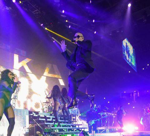 pitbull's tweet photo. My best impression of Michael Jordan on tour #airarmando jajajajaja http://t.co/lOshrOyHfb