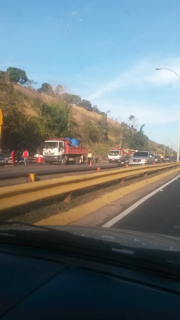 23Ag - problema migratorio en Venezuela B9RWW3hIEAAOIUT