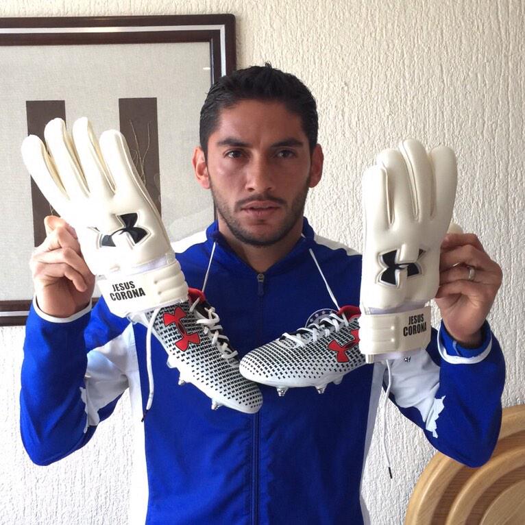 jesuscorona01's tweet photo. Hoy empiezo una nueva etapa defendiendo la portería de la mano de @UnderArmourMx ! Gracias por la confianza! http://t.co/6hDobqJBsW