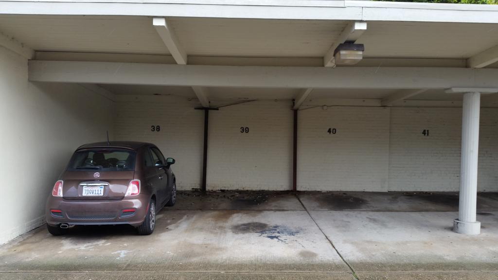 steviearmani's tweet image. Hey @parkmerced, are you going to fix this roof before or after the next storm? #Block43 #Garage43