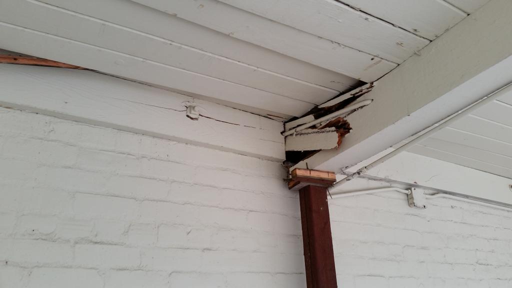 steviearmani's tweet image. Hey @parkmerced, are you going to fix this roof before or after the next storm? #Block43 #Garage43