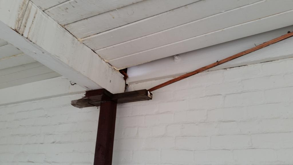 steviearmani's tweet image. Hey @parkmerced, are you going to fix this roof before or after the next storm? #Block43 #Garage43