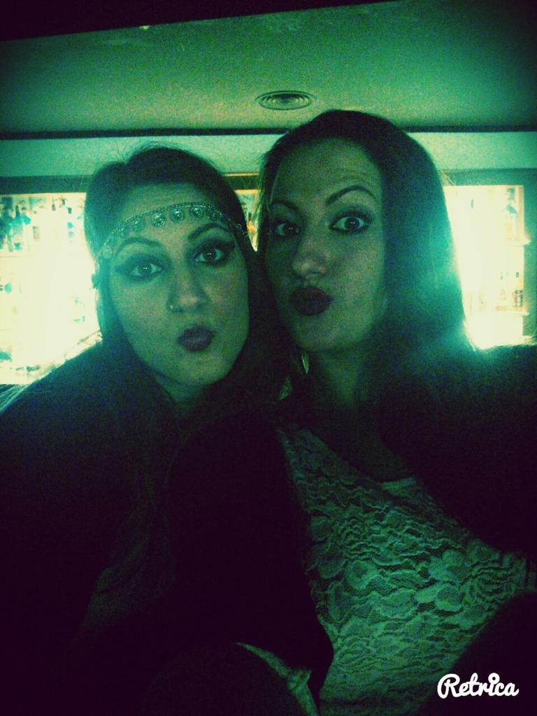 Conmares217's tweet photo. Con una de las camareras del pub Santo Domingo Salsa y la jefa, mi persona(cualquier motivo contactad conmigo) http://t.co/hJJ5rTvI80