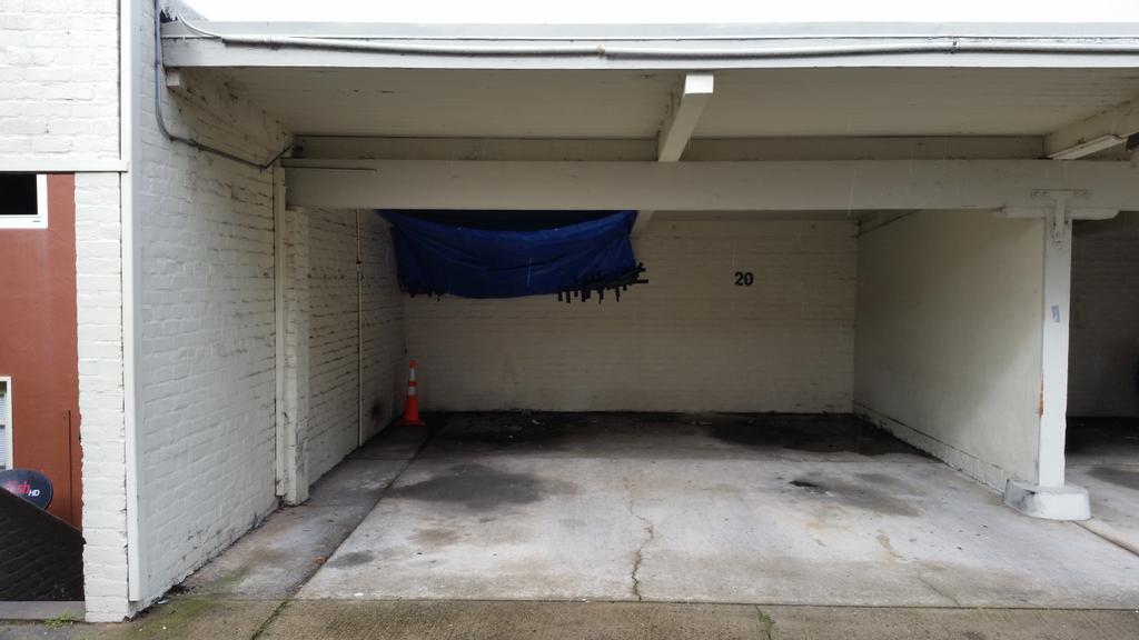 steviearmani's tweet image. @parkmerced and same #Garage43, this has been like this for years.