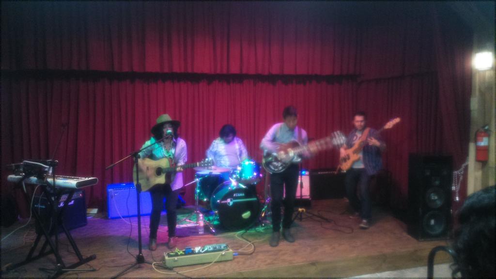 quieroplugin's tweet photo. "En pleno show bailando con @juliedoppler en @BazarFUSION" #Todosqueremosplugin http://t.co/7nRBML2Abq