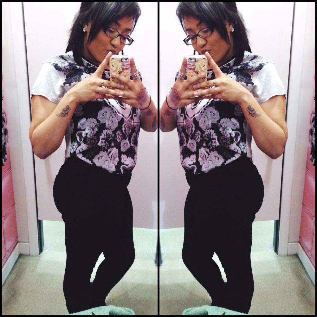 Tashaa_Jayy's tweet photo. “@SexiestFaces: Quote this with a selfie you took today 😜 Follow whoever favorites #SexiestFaces #AviContest 😜📷 ❥” http://t.co/jsrIEWsyjB