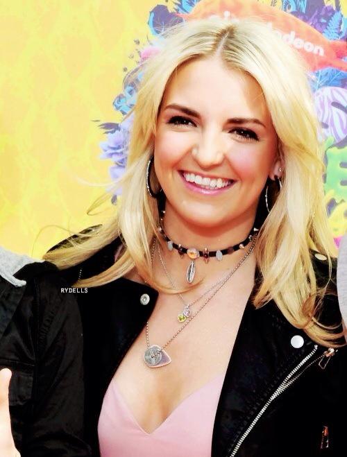 likedamnr5's tweet photo. “@perksofRYDEL: Send me pics of rydel pls” http://t.co/fsN4jign7x