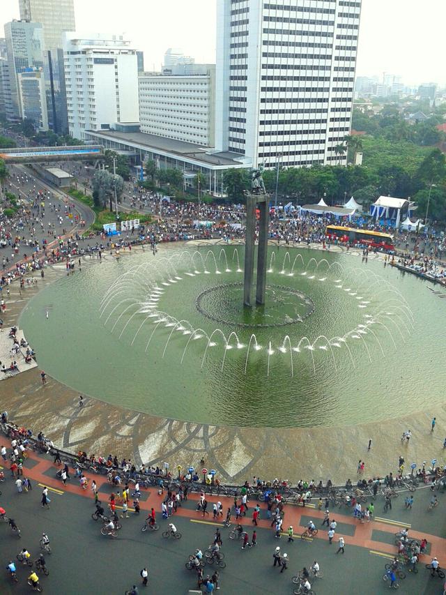 TMCPoldaMetro's tweet photo. Kegiatan #HBKB (Hari Bebas Kendaraan Bermotor) di Kawasan Sudirman - Thamrin pukul 06:00 s/d 11:00 WIB. http://t.co/aWcPwN6NTm