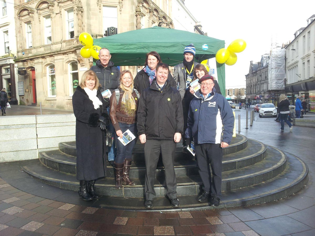 snpforthendrick's tweet photo. Some of the #StevenForStirling team in #Stirling Town Centre https://t.co/DwJ7rQoa4g  #VoteSNP #ActiveSNP http://t.co/yqUBI3ke3T