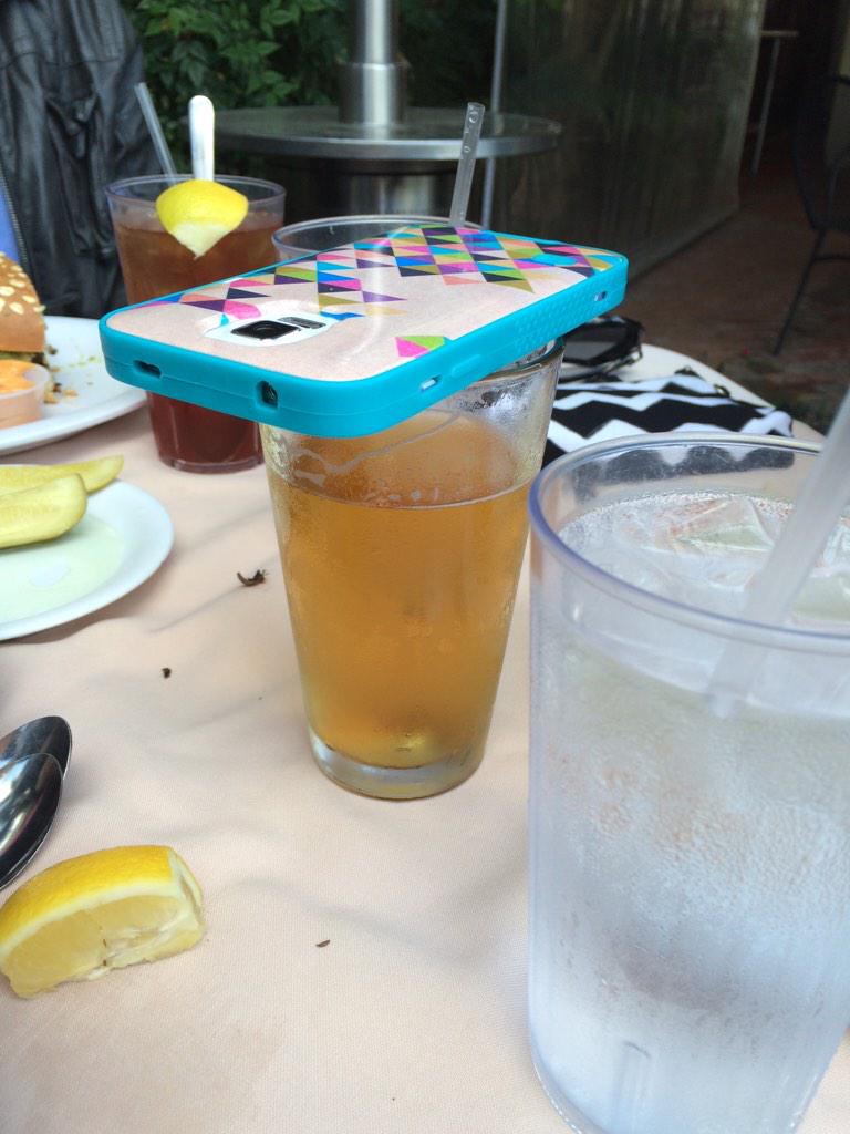 PiperMrspipert's tweet image. One pitfall of eating outside...having to block the elements from falling into your drink. #FallingObjects