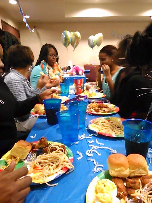 ii_smileee's tweet photo. @Makayla_Monet babyshower 😍👶🎊🙈 http://t.co/Ie3zGU41ny