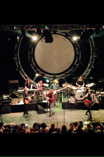 Soooooooooooowww Wat super goed was dit!!! <a href="/Di_rectMusic/">DI-RECT</a> <a href="/MusicClubKampen/">Music Club Kampen</a> met <a href="/AndreBos5/">Andre Bos</a> #Piepindeoren