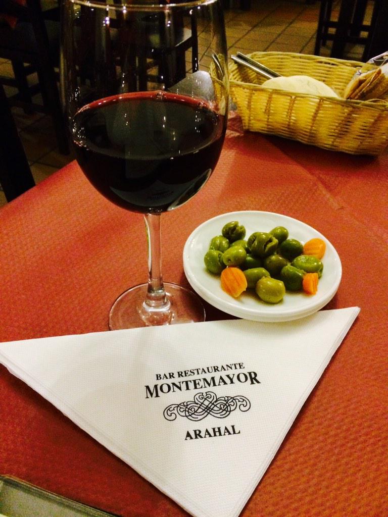 "El vino siembra poesía en los corazones" Dante Aligheri <a href="/elbravoconde/">Andrés Bravo</a> <a href="/MontemayorRest/">Rest. Montemayor</a> #PlaceresDeLaVida #TapeoFino