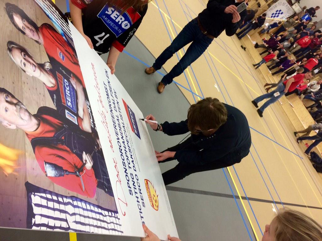 KGrobbee's tweet photo. Naast trots op onze mannen ook trots op dit Sercodak team! Contract 2 jaar verlengd . @SercodakDalfsen http://t.co/kXkvehvrOj