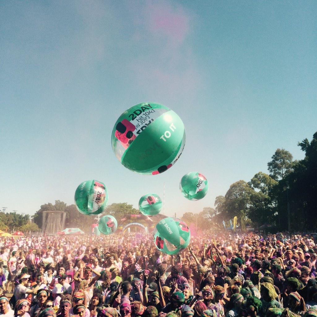 2DayFM's tweet photo. The biggest party EVER is happening right NOW at @TheColorRunAUS finish festival!! #Happiest5k #TheSwisseColorRun http://t.co/0j6bOfTAU3