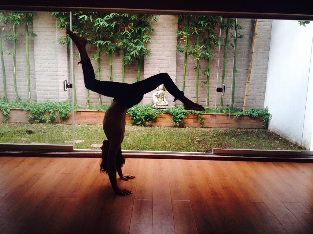 Aprende a ser flexible, no sólo físicamente sino mentalmente también, #arboldelyoga #iloveyoga