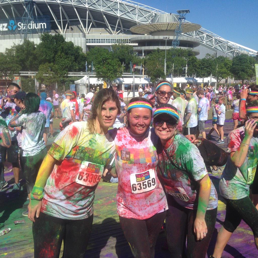 amymills's tweet photo. Great way to spend a Sunday - fundraising for @StarlightOnline #TheSwisseColorRun #Happiest5k http://t.co/fCDiH6bATl